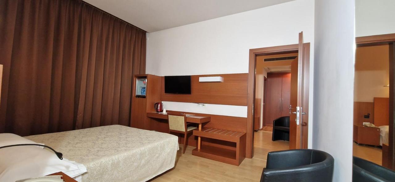 Bella Italia Palace Hotel Новара Екстер'єр фото