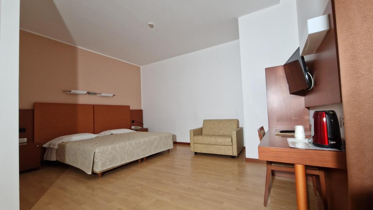 Bella Italia Palace Hotel Новара Екстер'єр фото