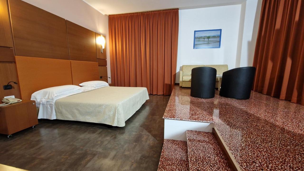 Bella Italia Palace Hotel Новара Екстер'єр фото