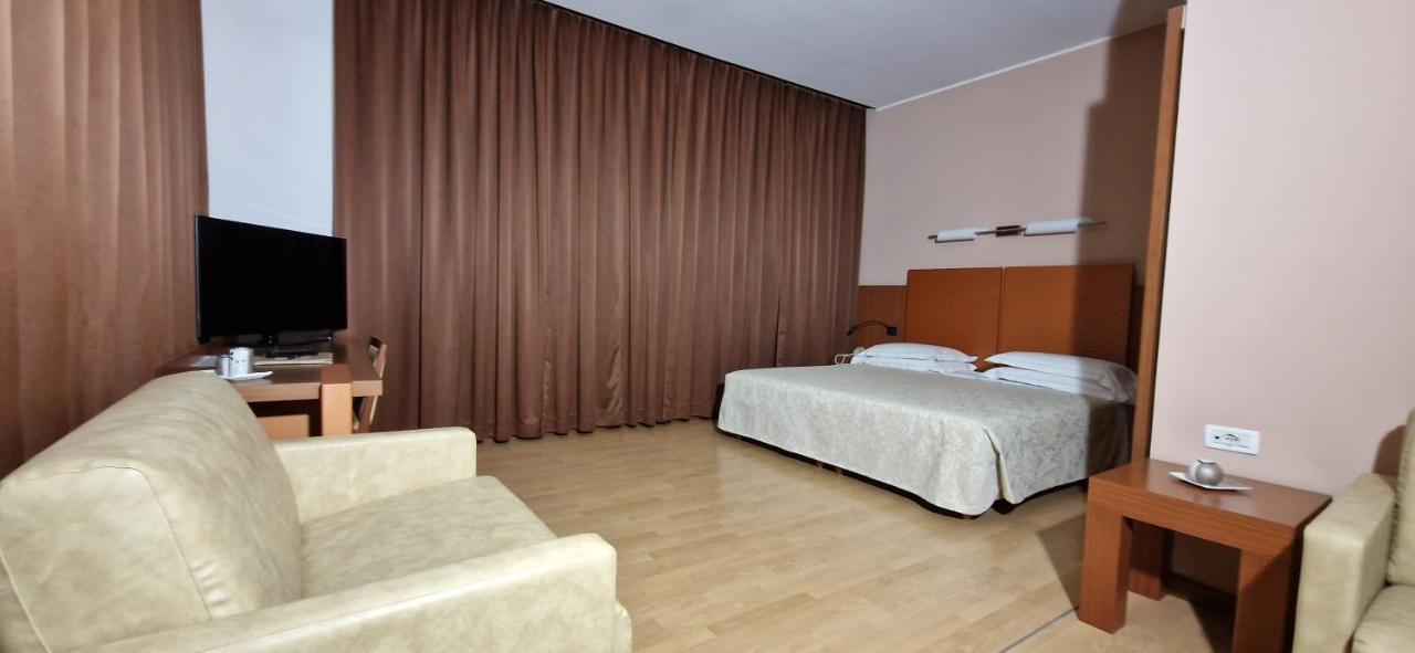 Bella Italia Palace Hotel Новара Екстер'єр фото