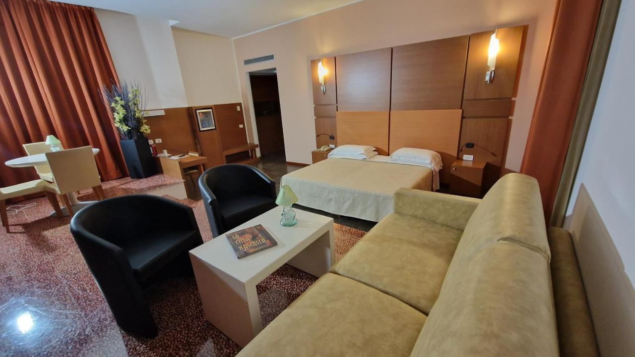Bella Italia Palace Hotel Новара Екстер'єр фото