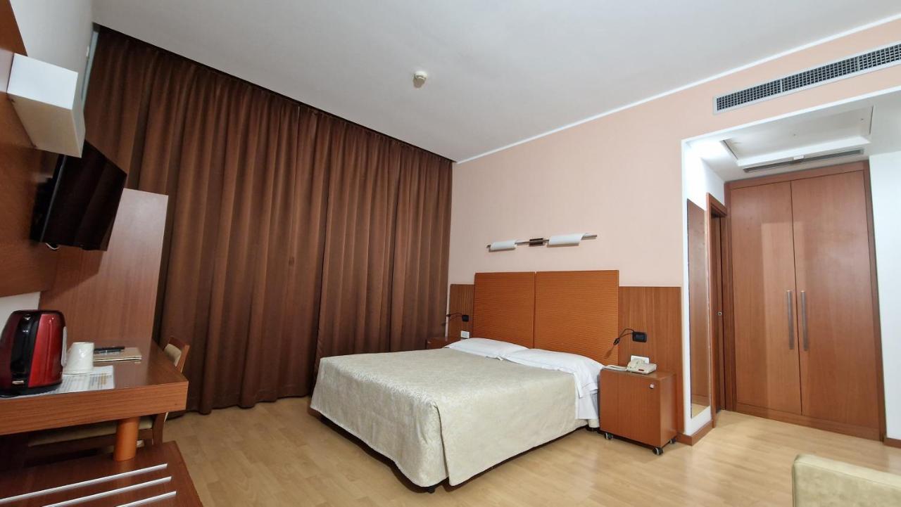 Bella Italia Palace Hotel Новара Екстер'єр фото