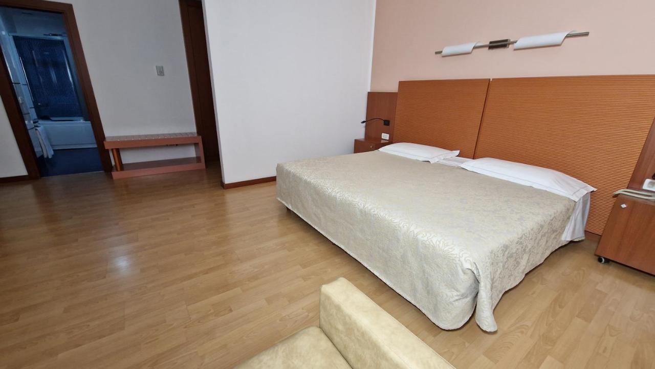 Bella Italia Palace Hotel Новара Екстер'єр фото
