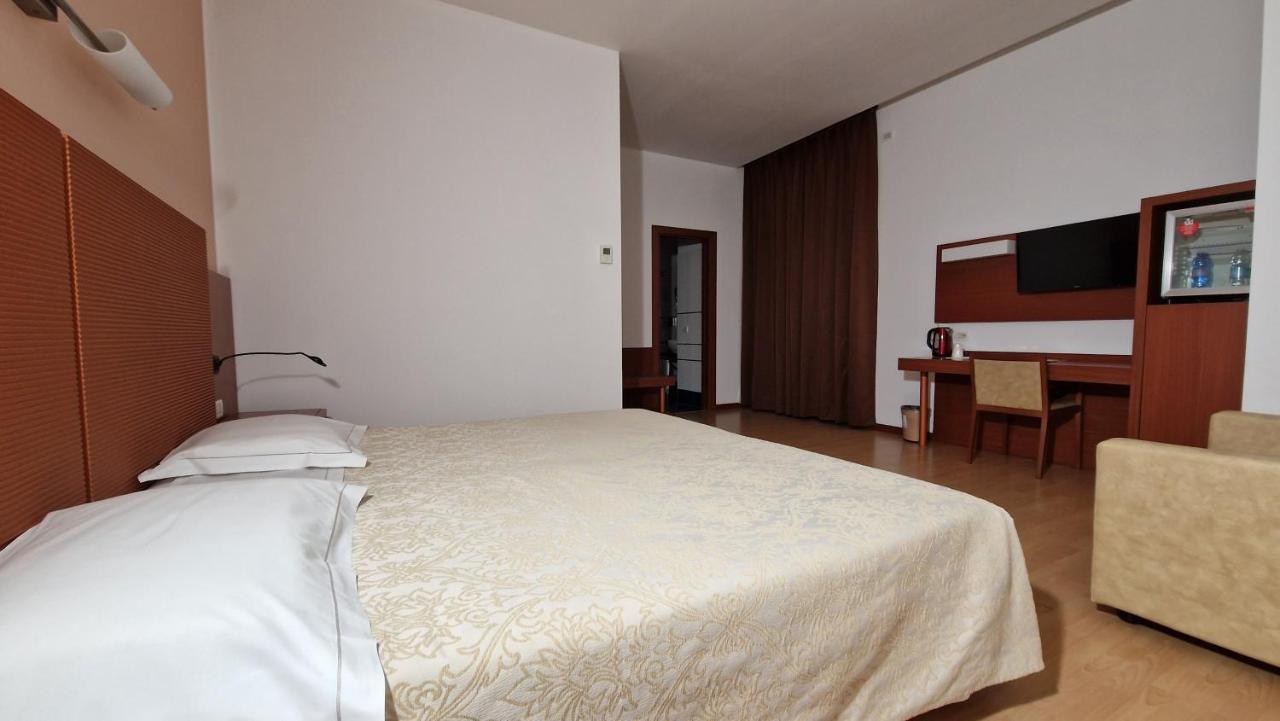 Bella Italia Palace Hotel Новара Екстер'єр фото