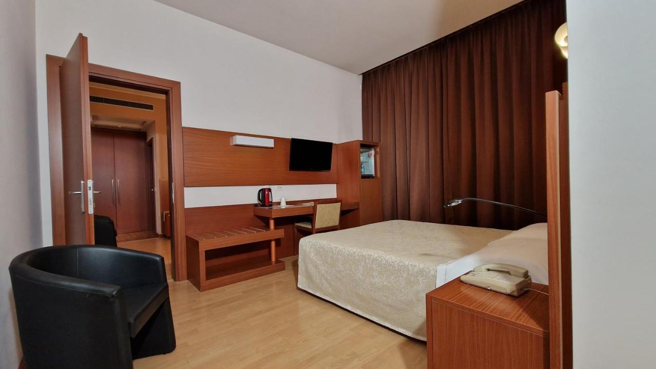 Bella Italia Palace Hotel Новара Екстер'єр фото