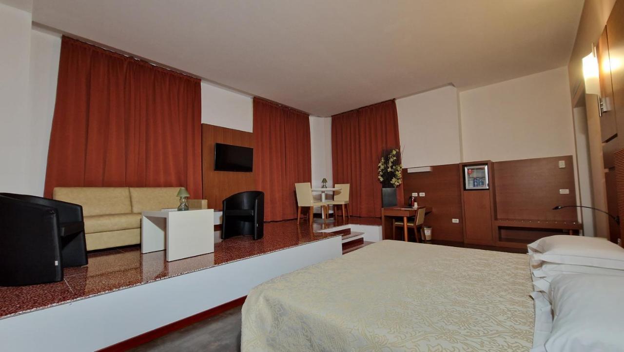 Bella Italia Palace Hotel Новара Екстер'єр фото