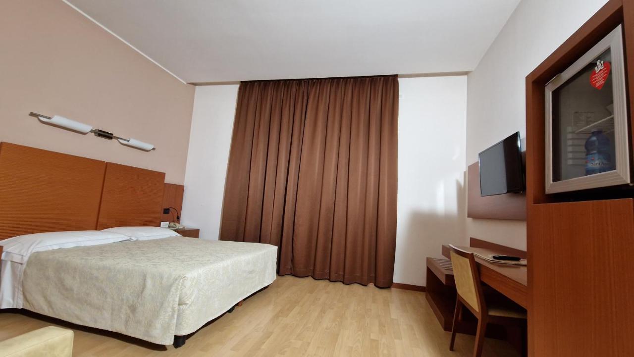 Bella Italia Palace Hotel Новара Екстер'єр фото