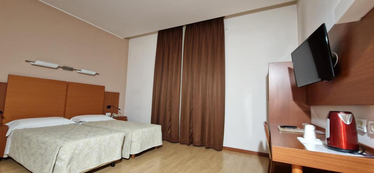 Bella Italia Palace Hotel Новара Екстер'єр фото