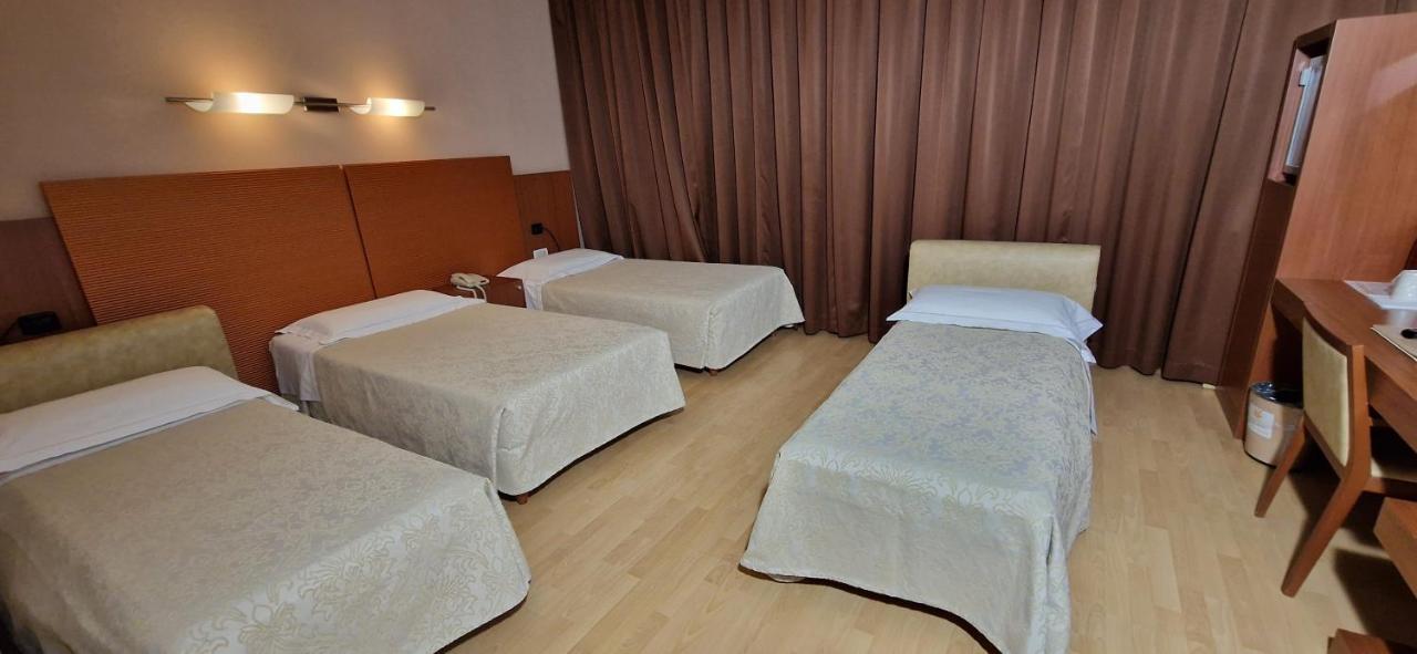 Bella Italia Palace Hotel Новара Екстер'єр фото