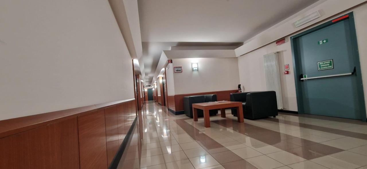 Bella Italia Palace Hotel Новара Екстер'єр фото