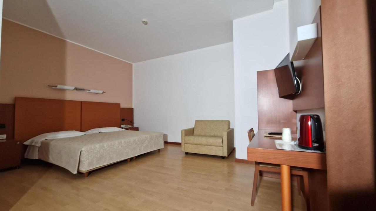 Bella Italia Palace Hotel Новара Екстер'єр фото