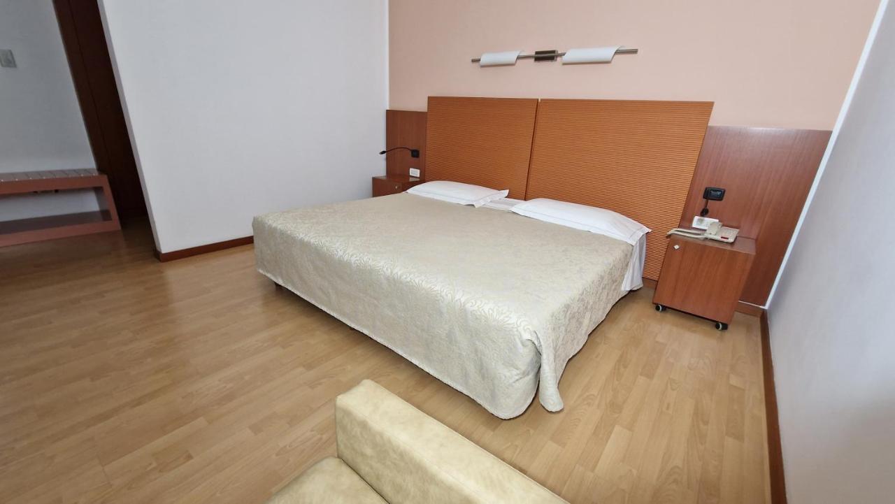 Bella Italia Palace Hotel Новара Екстер'єр фото