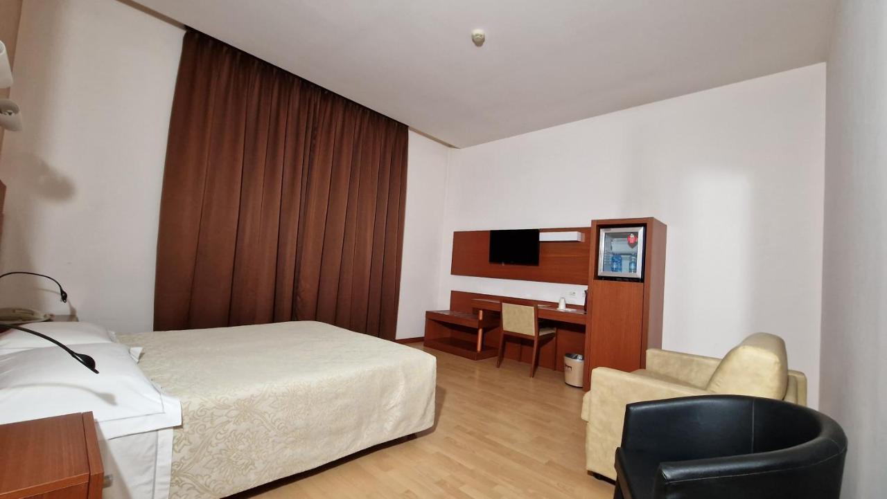 Bella Italia Palace Hotel Новара Екстер'єр фото