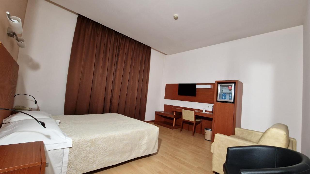 Bella Italia Palace Hotel Новара Екстер'єр фото