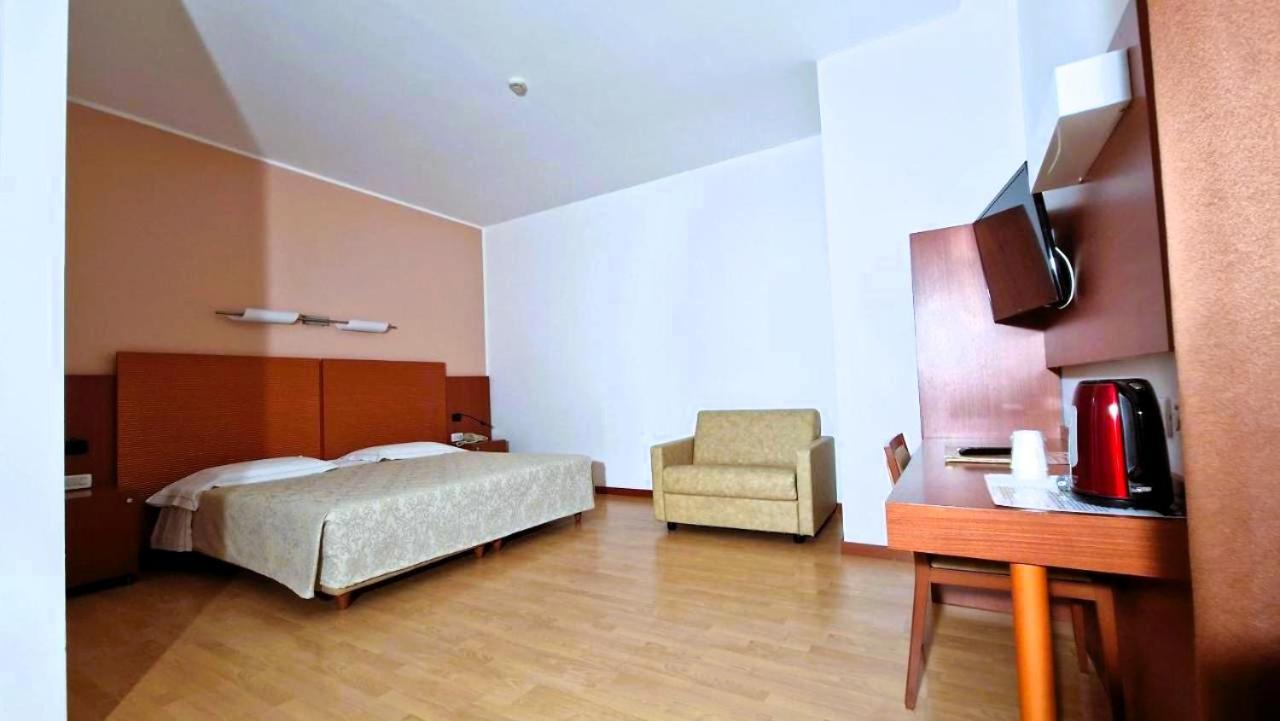 Bella Italia Palace Hotel Новара Екстер'єр фото