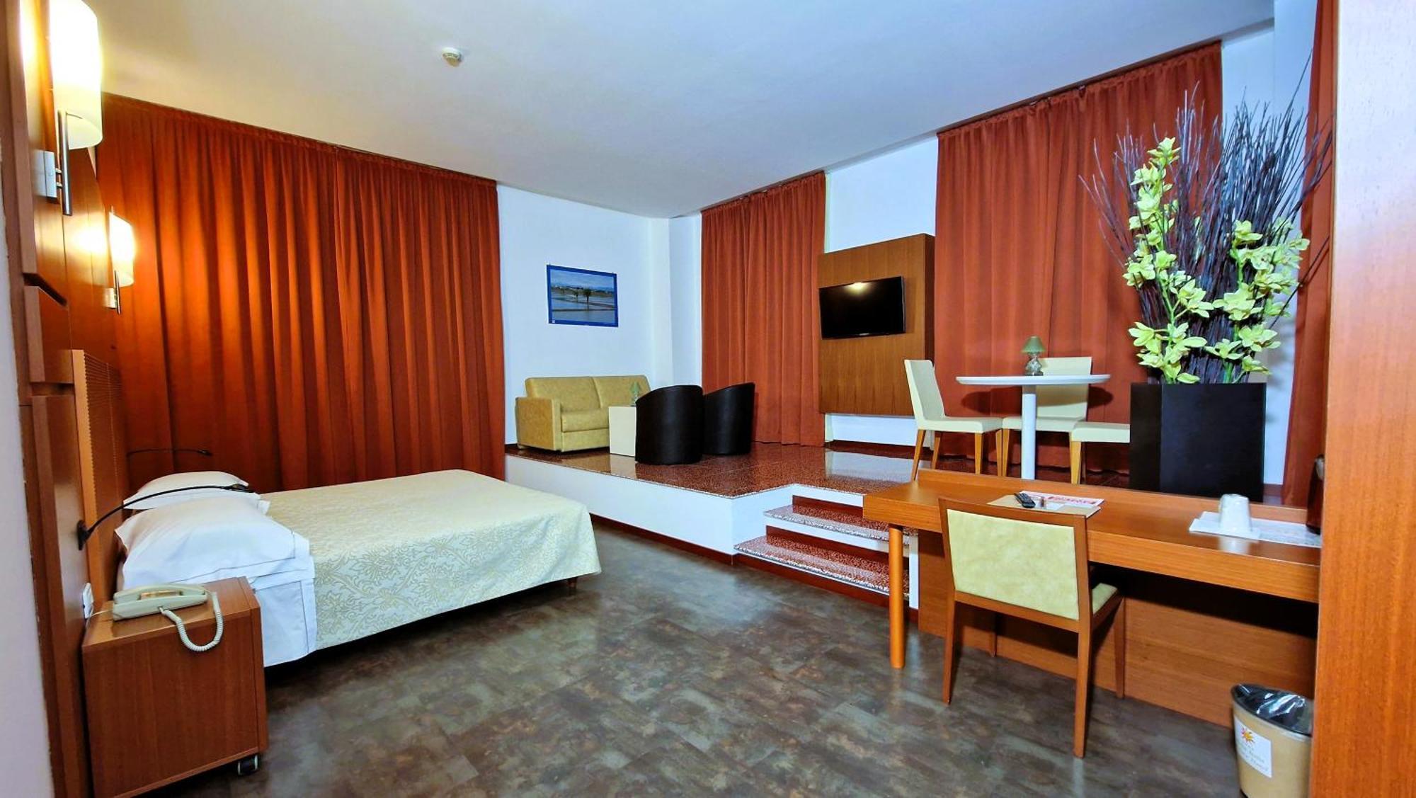 Bella Italia Palace Hotel Новара Екстер'єр фото